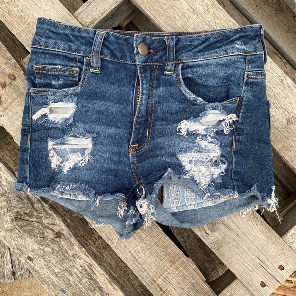 AEO Super Stretch Hi Rise Shortie boho crochet shorts Size 2